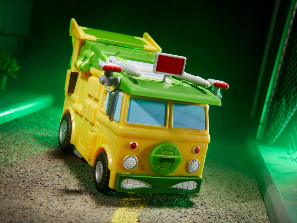 PRE-ORDER Transformers Collaborative Teenage Mutant Ninja Turtles x Transformers Party Wallop