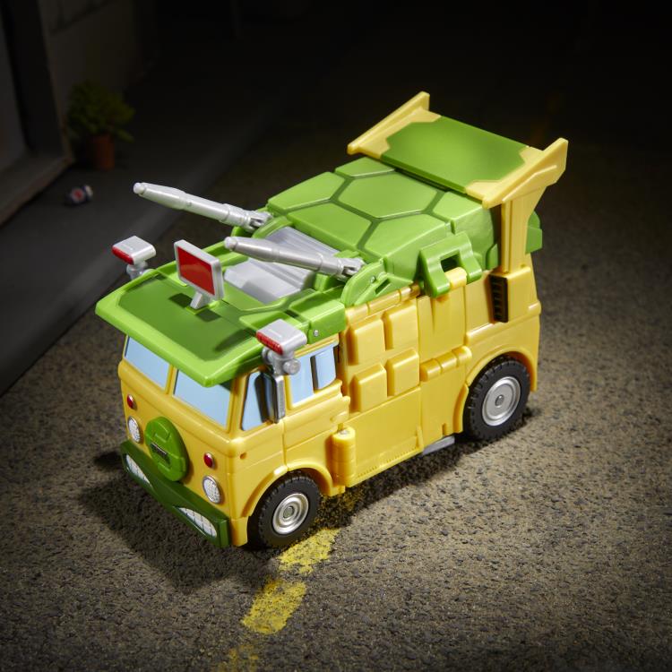 PRE-ORDER Transformers Collaborative Teenage Mutant Ninja Turtles x Transformers Party Wallop