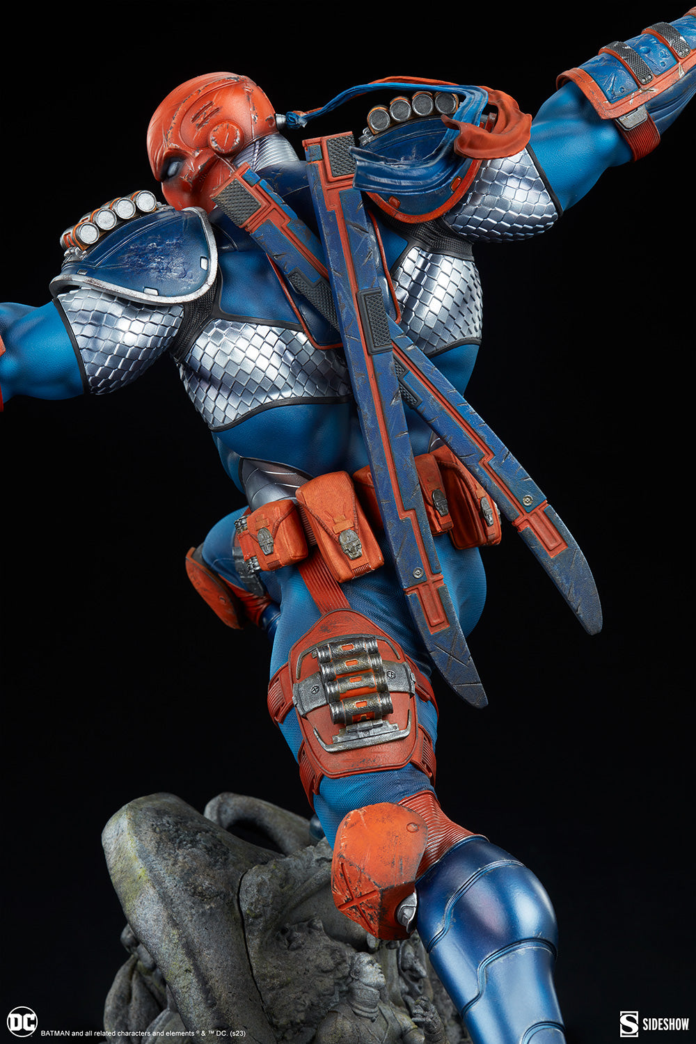 Deathstroke Premium Format™ Figure