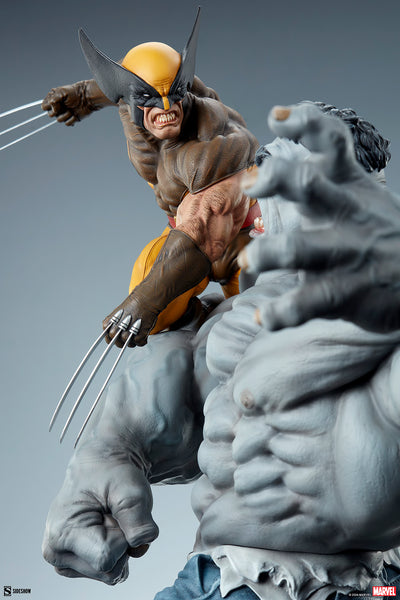 Grey Hulk vs Wolverine Maquette