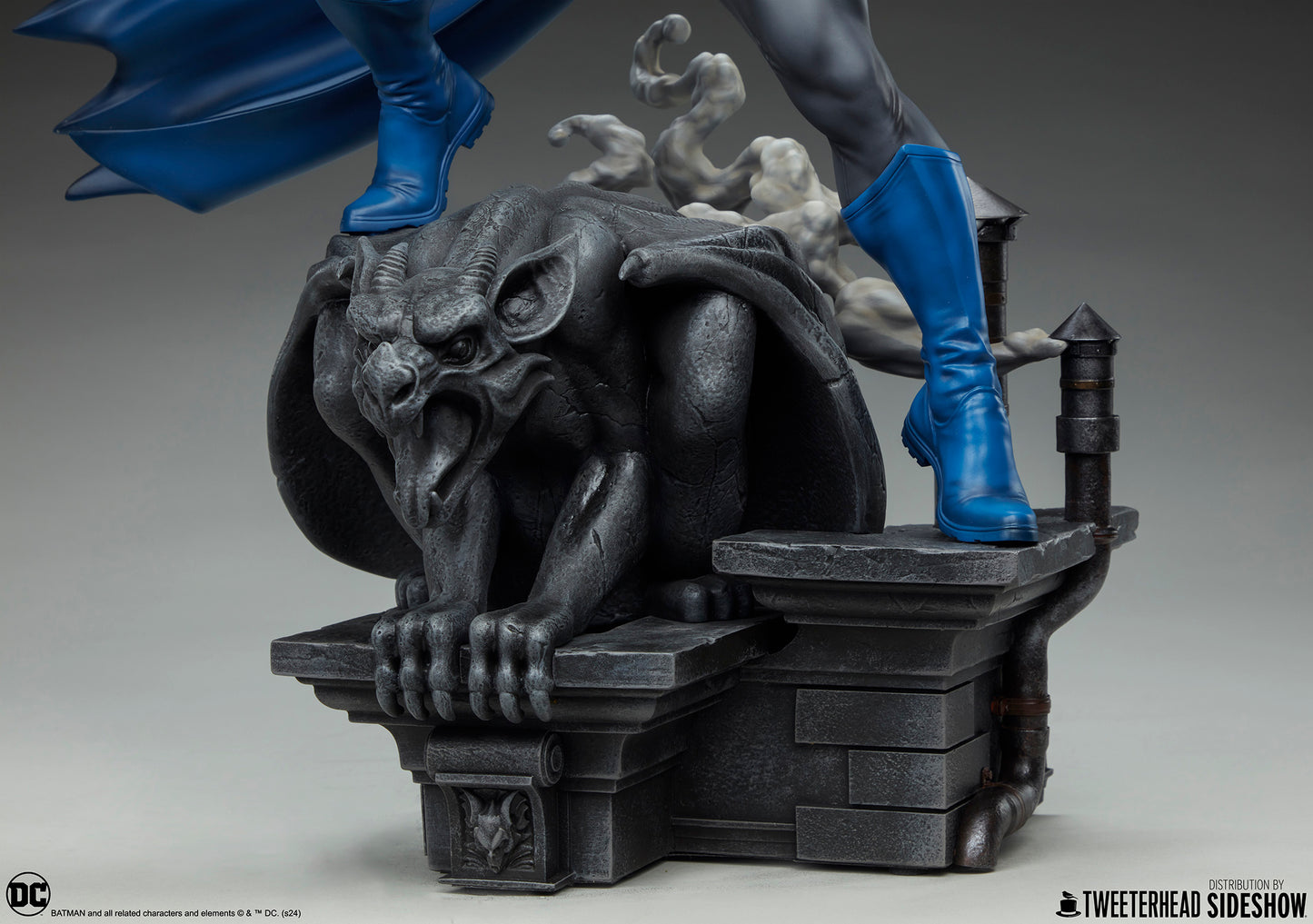 PRE-ORDER Batman™ (Retro Edition) Sixth Scale Maquette