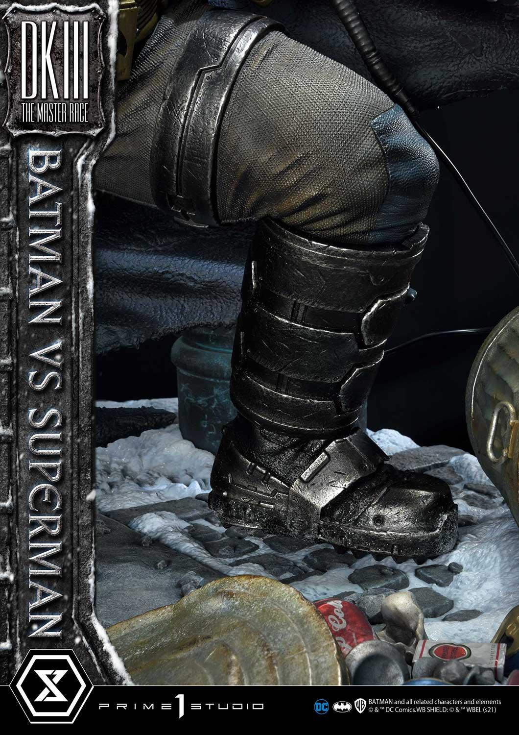 PRE-ORDER Batman versus Superman Statue