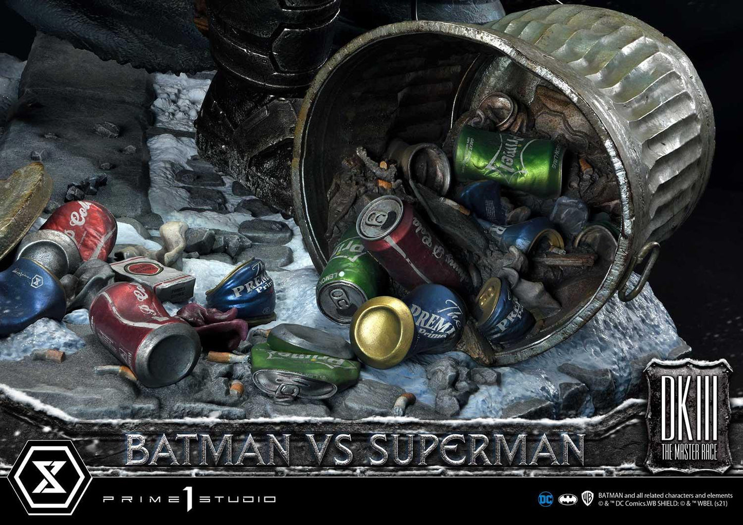 PRE-ORDER Batman versus Superman Statue