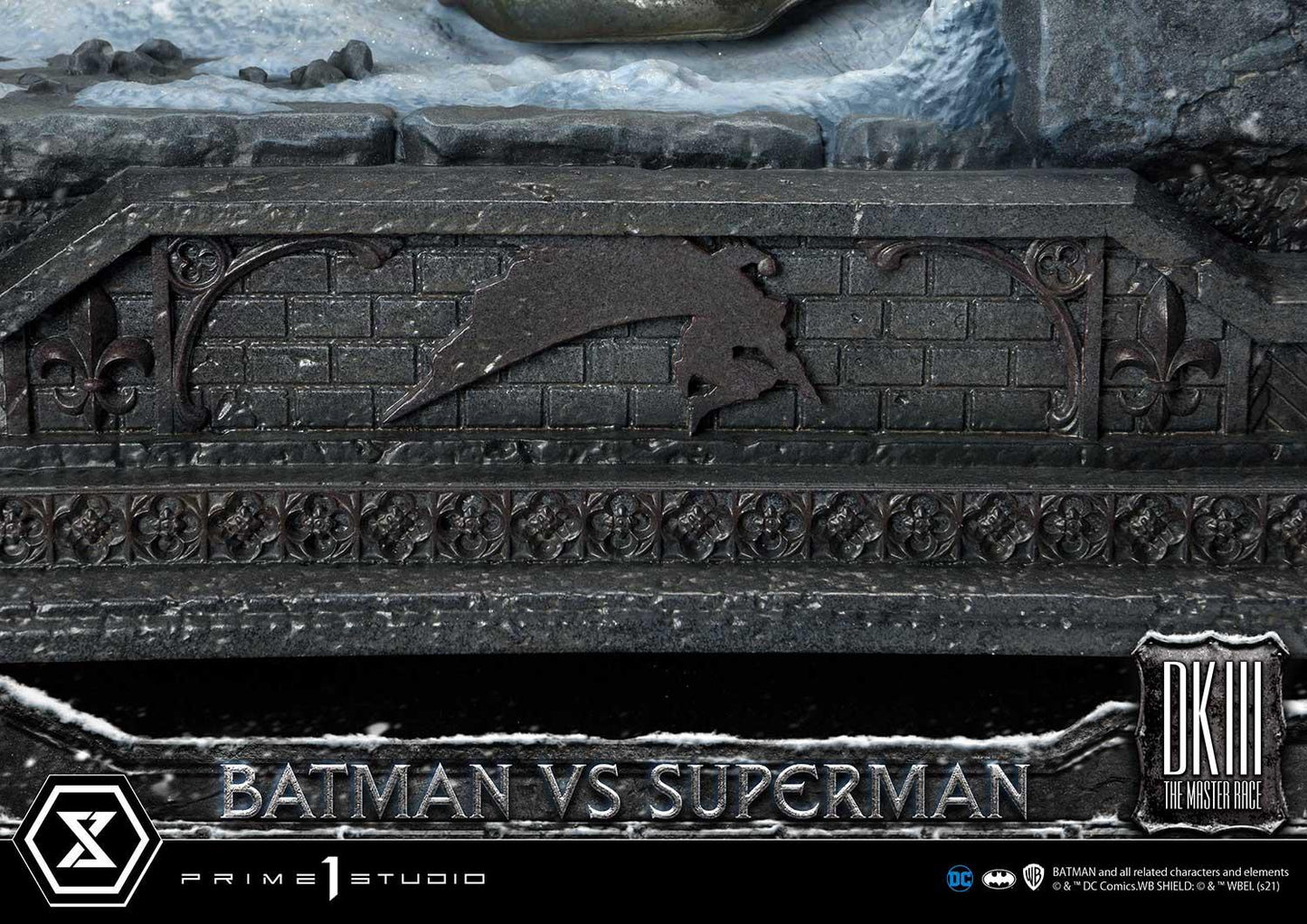 PRE-ORDER Batman versus Superman Statue