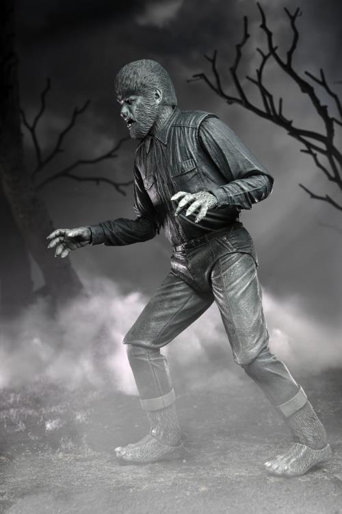 Universal Monsters Ultimate The Wolf Man (Black & White) Figure