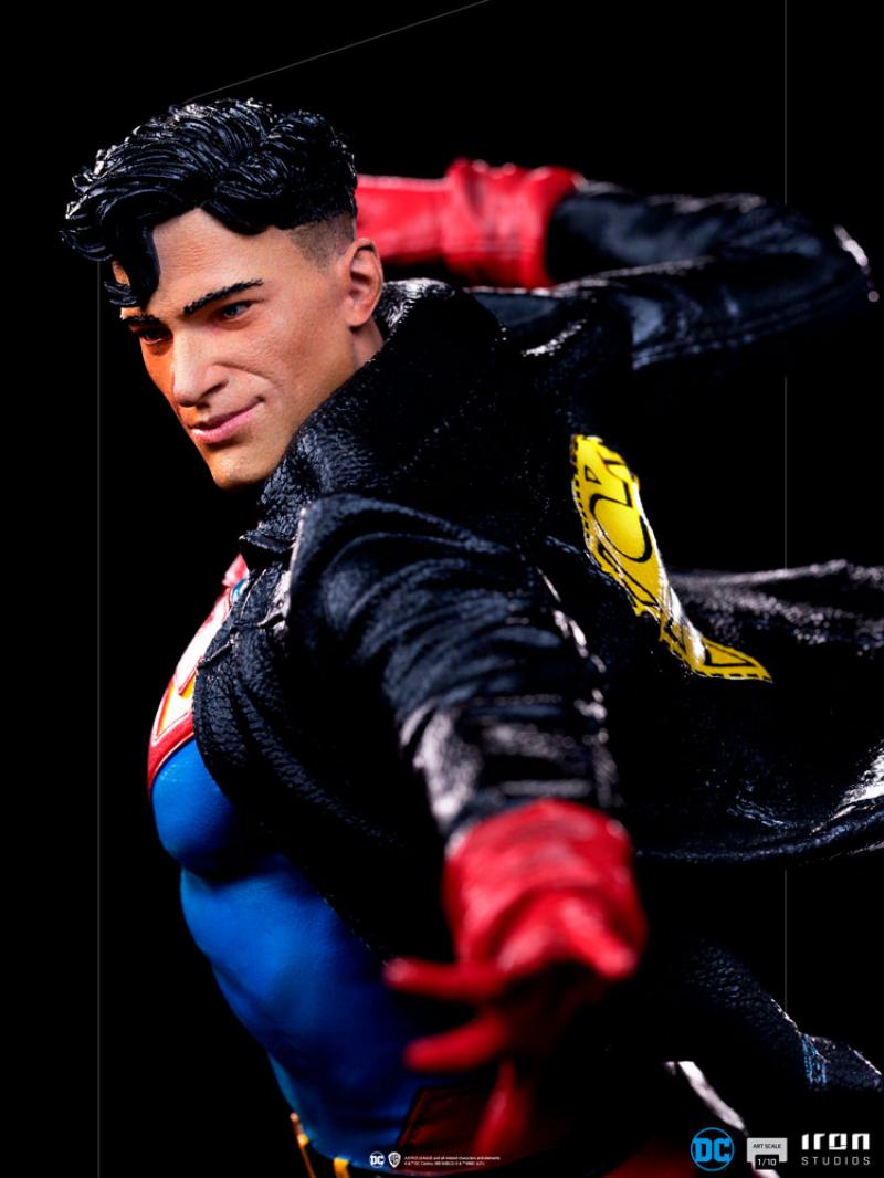 SUPERBOY 1:10 Scale Statue by Iron Studios