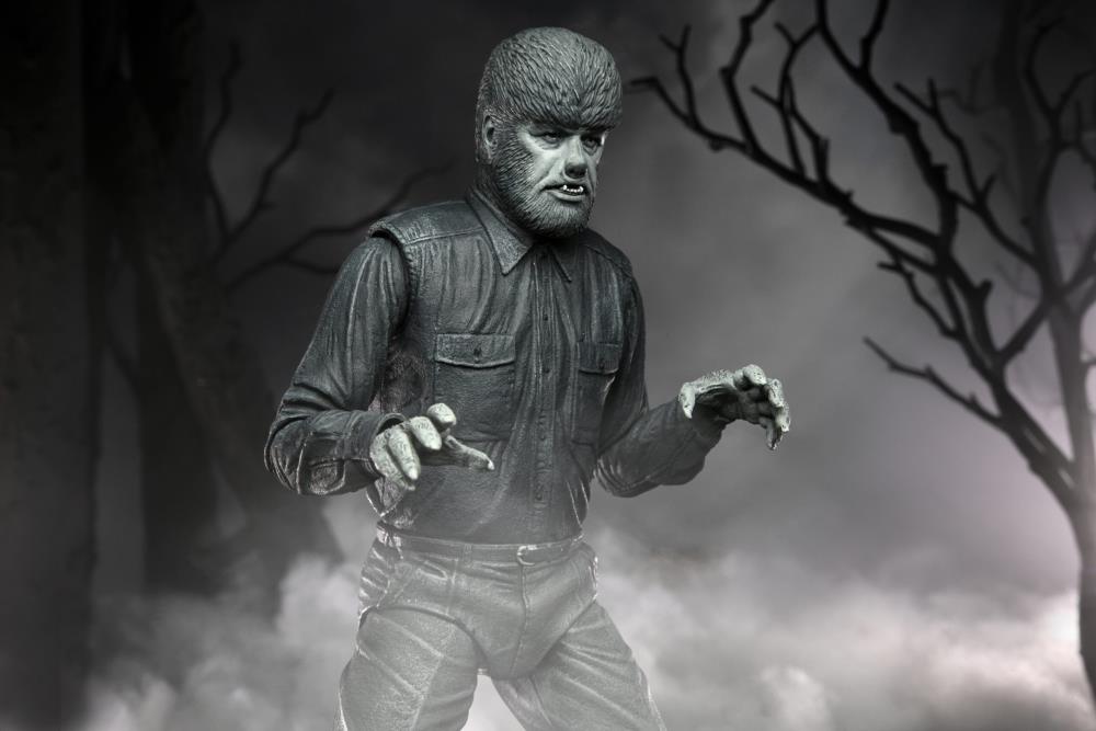 Universal Monsters Ultimate The Wolf Man (Black & White) Figure