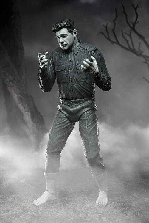 Universal Monsters Ultimate The Wolf Man (Black & White) Figure