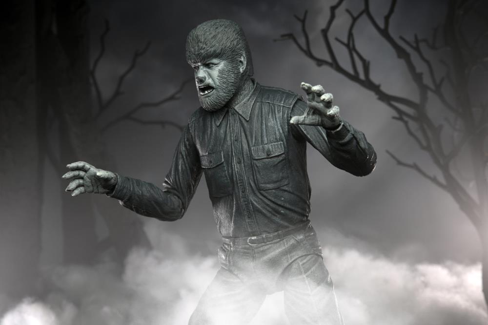 Universal Monsters Ultimate The Wolf Man (Black & White) Figure