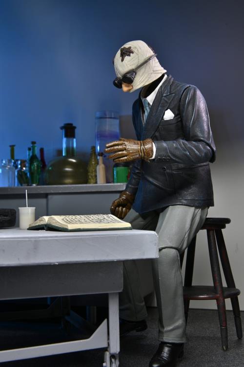 Universal Monsters Ultimate Invisible Man Figure