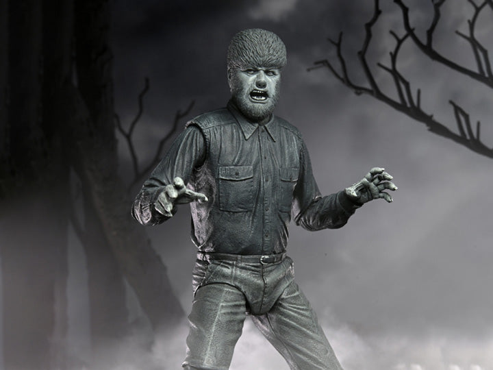 Universal Monsters Ultimate The Wolf Man (Black & White) Figure