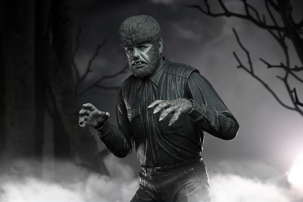 Universal Monsters Ultimate The Wolf Man (Black & White) Figure