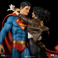 Superman and Lois Lane Sixth Scale Diorama