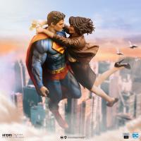 Superman and Lois Lane Sixth Scale Diorama