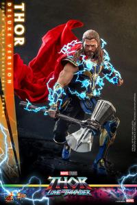 Thor (Deluxe Version) Sixth Scale Figure