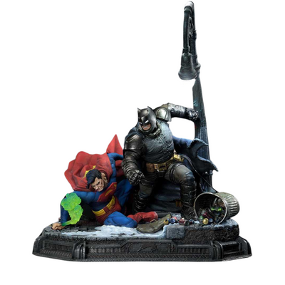 PRE-ORDER Batman versus Superman Statue