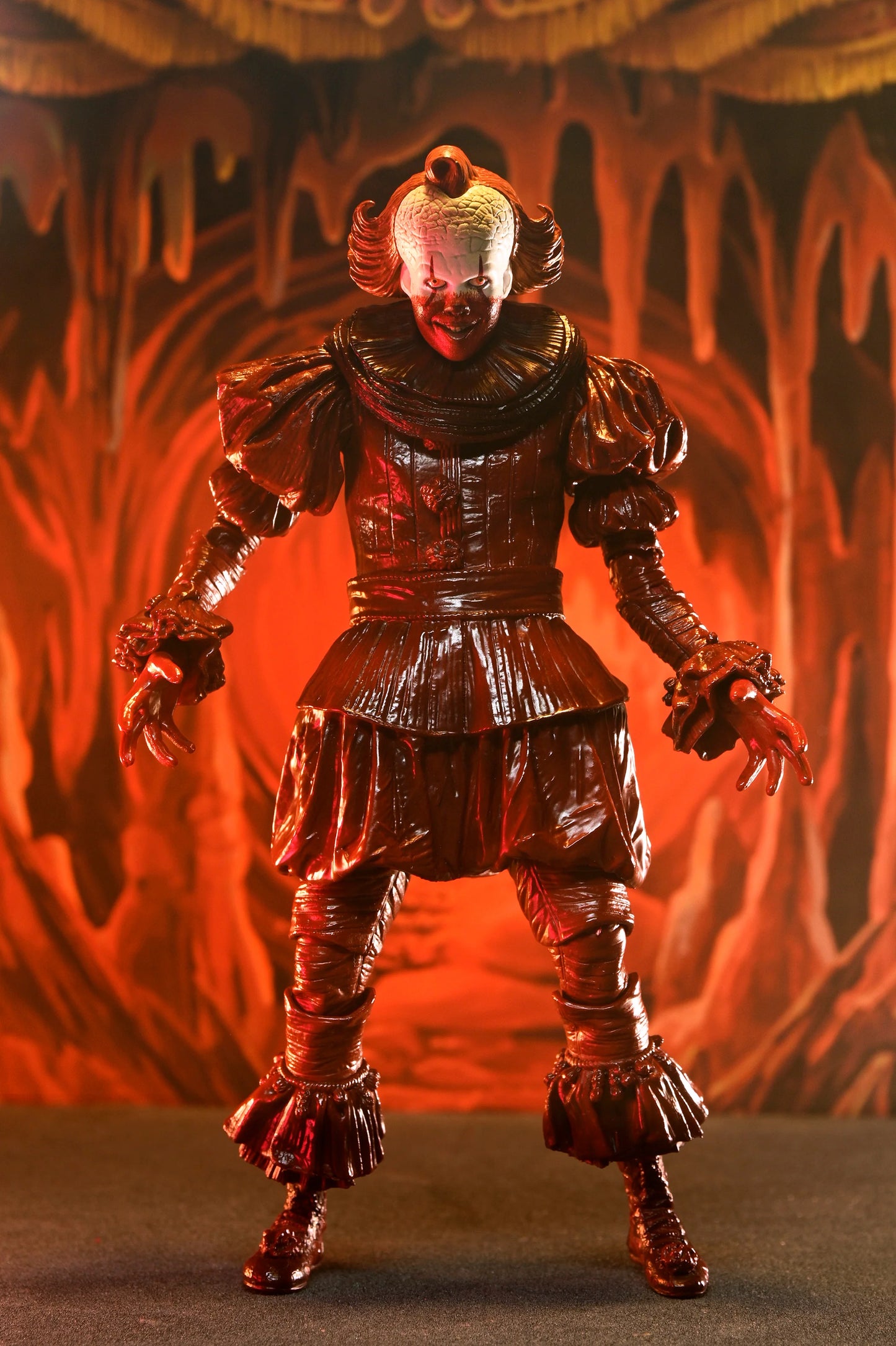PRE-ORDER WELCOME TO DERRY - 7 INCH SCALE ACTION FIGURE - ULTIMATE BLOOD PENNYWISE