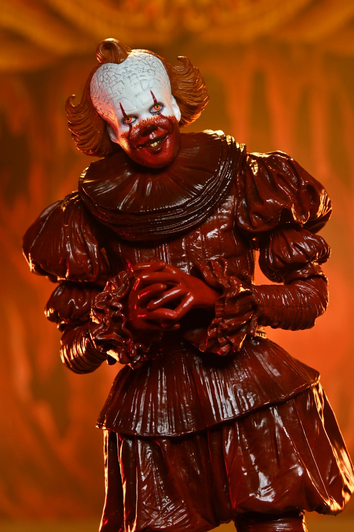 PRE-ORDER WELCOME TO DERRY - 7 INCH SCALE ACTION FIGURE - ULTIMATE BLOOD PENNYWISE