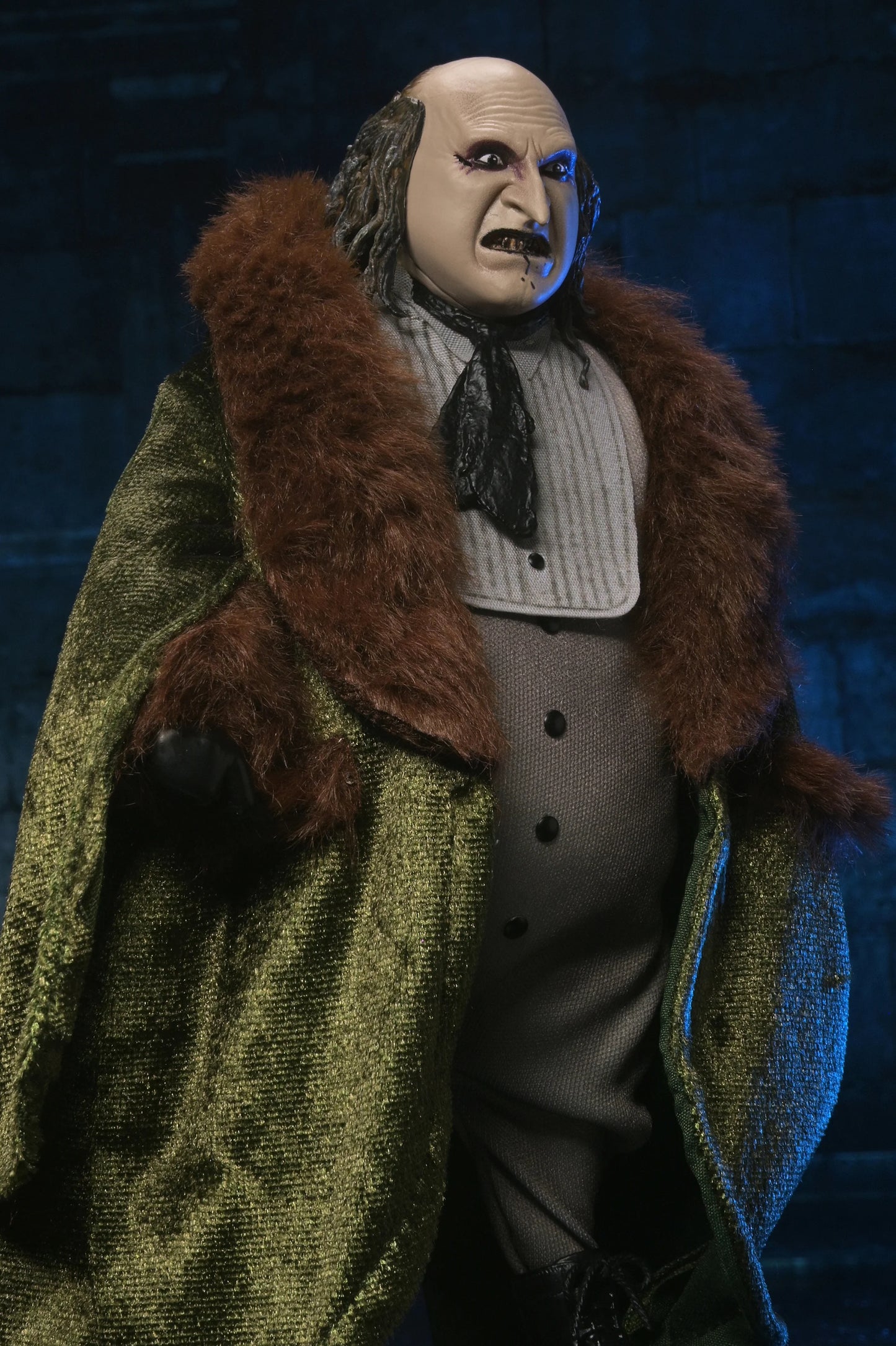 PRE-ORDER BATMAN RETURNS - 8 INCH SCALE CLOTHED ACTION FIGURE - THE PENGUIN
