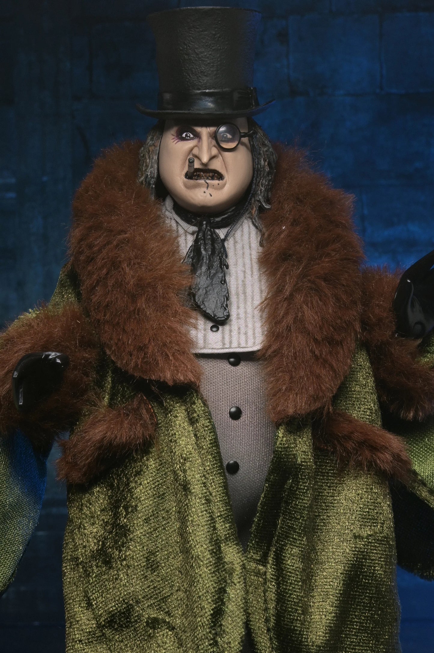 PRE-ORDER BATMAN RETURNS - 8 INCH SCALE CLOTHED ACTION FIGURE - THE PENGUIN