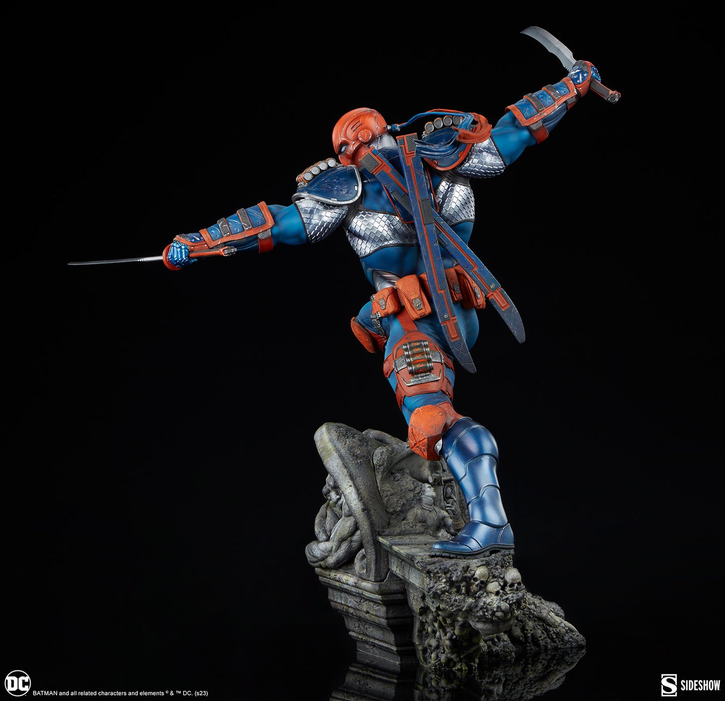 Deathstroke Premium Format™ Figure