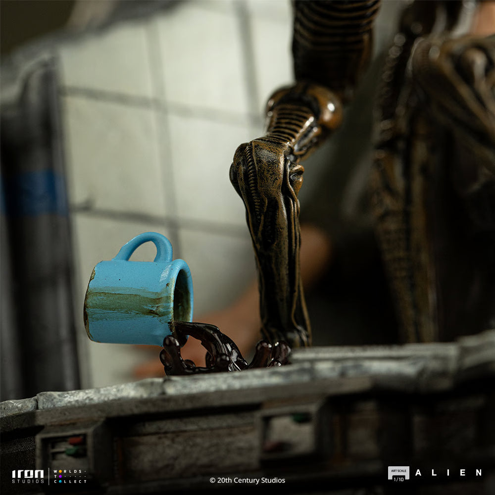 PRE-ORDER Iron Studios Alien 3 Ellen Ripley and Dog Alien Art Scale 1:10 Statue