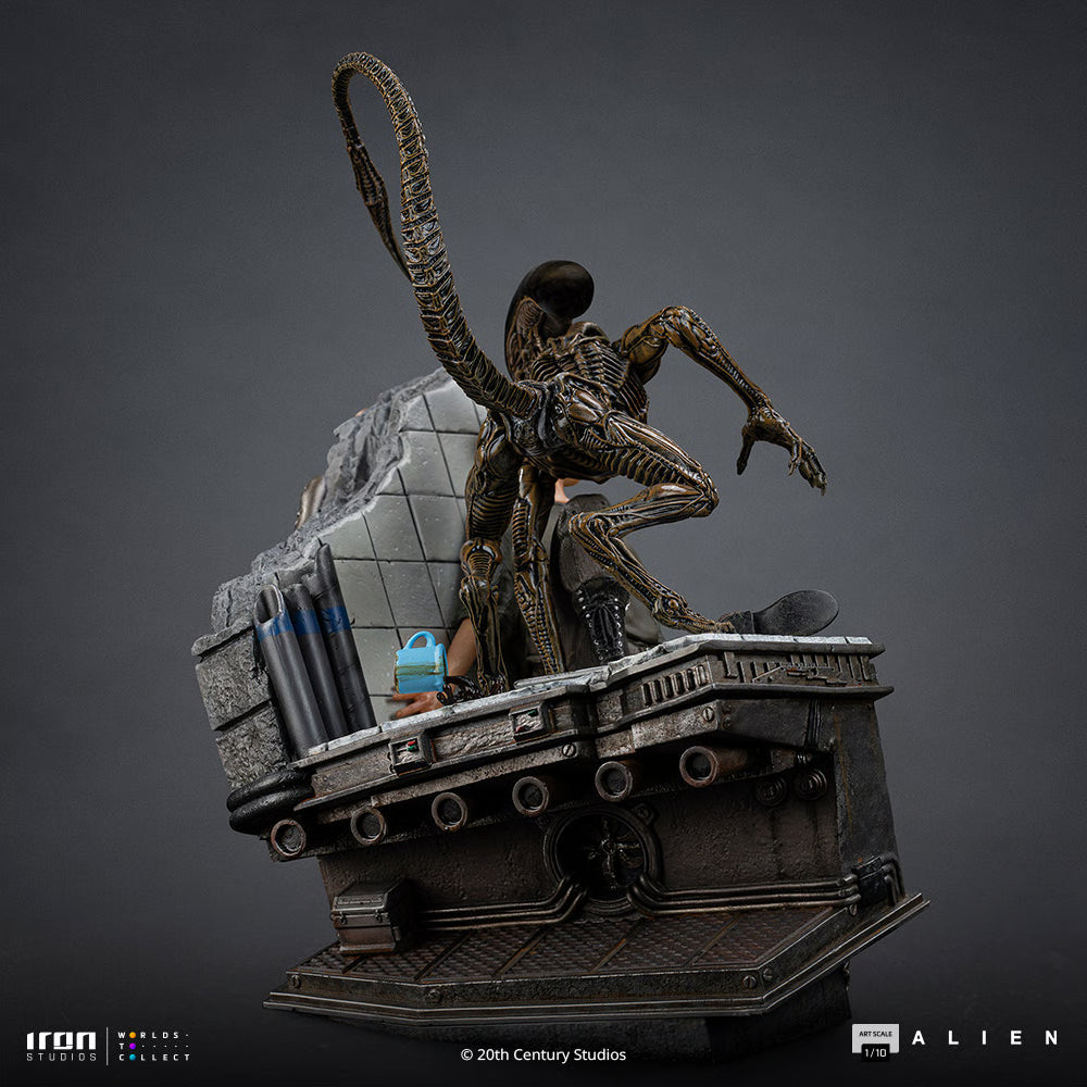 PRE-ORDER Iron Studios Alien 3 Ellen Ripley and Dog Alien Art Scale 1:10 Statue