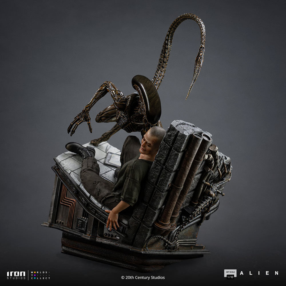 PRE-ORDER Iron Studios Alien 3 Ellen Ripley and Dog Alien Art Scale 1:10 Statue