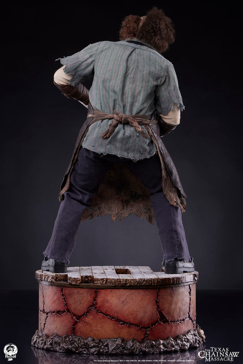 PRE-ORDER Leatherface Quarter Scale Statue