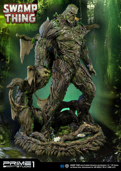 PRE-ORDER Swamp thing Statue Deluxe