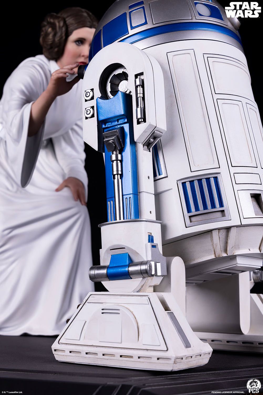 PRE-ORDER Princess Leia 1:3 Scale Statue