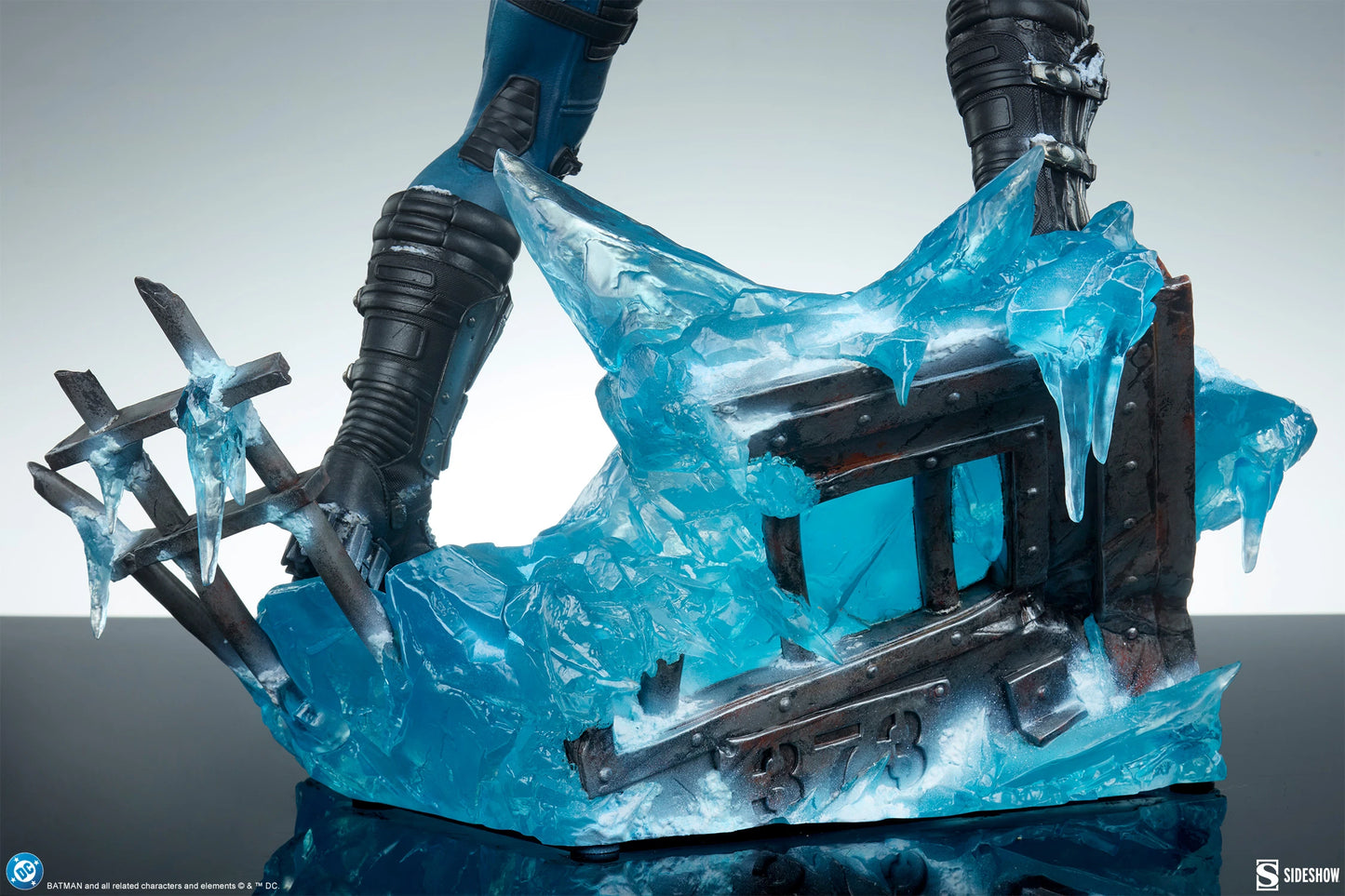 PRE-ORDER Sideshow DC Comics Mr. Freeze Premium Format Figure