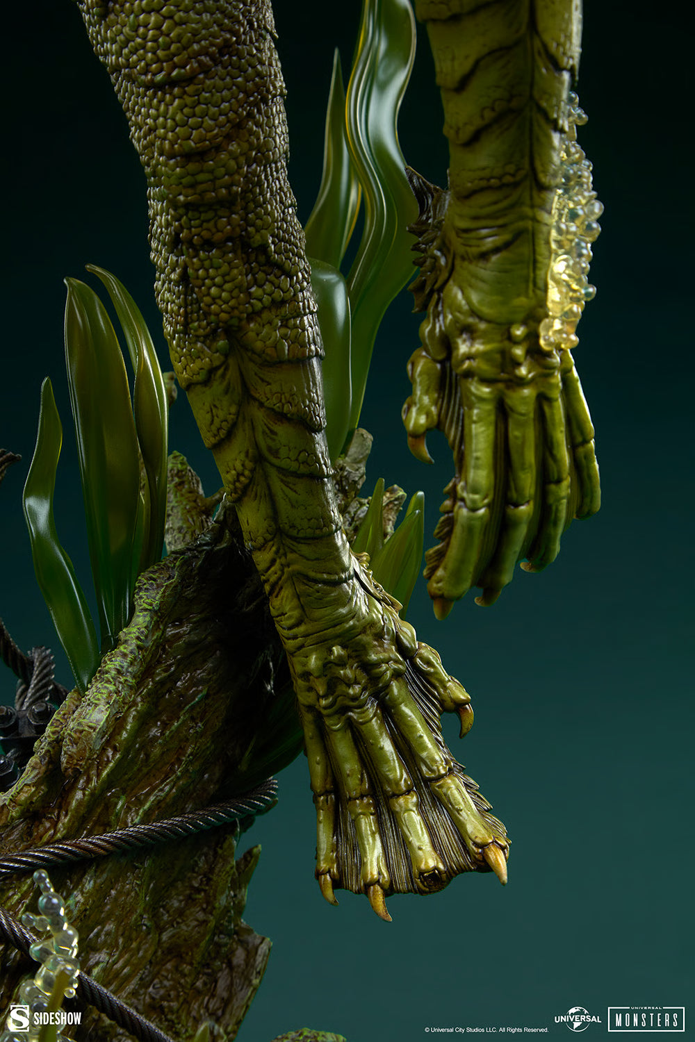 PRE-ORDER Sideshow Universal Monsters Creature from the Black Lagoon Premium Format Figure