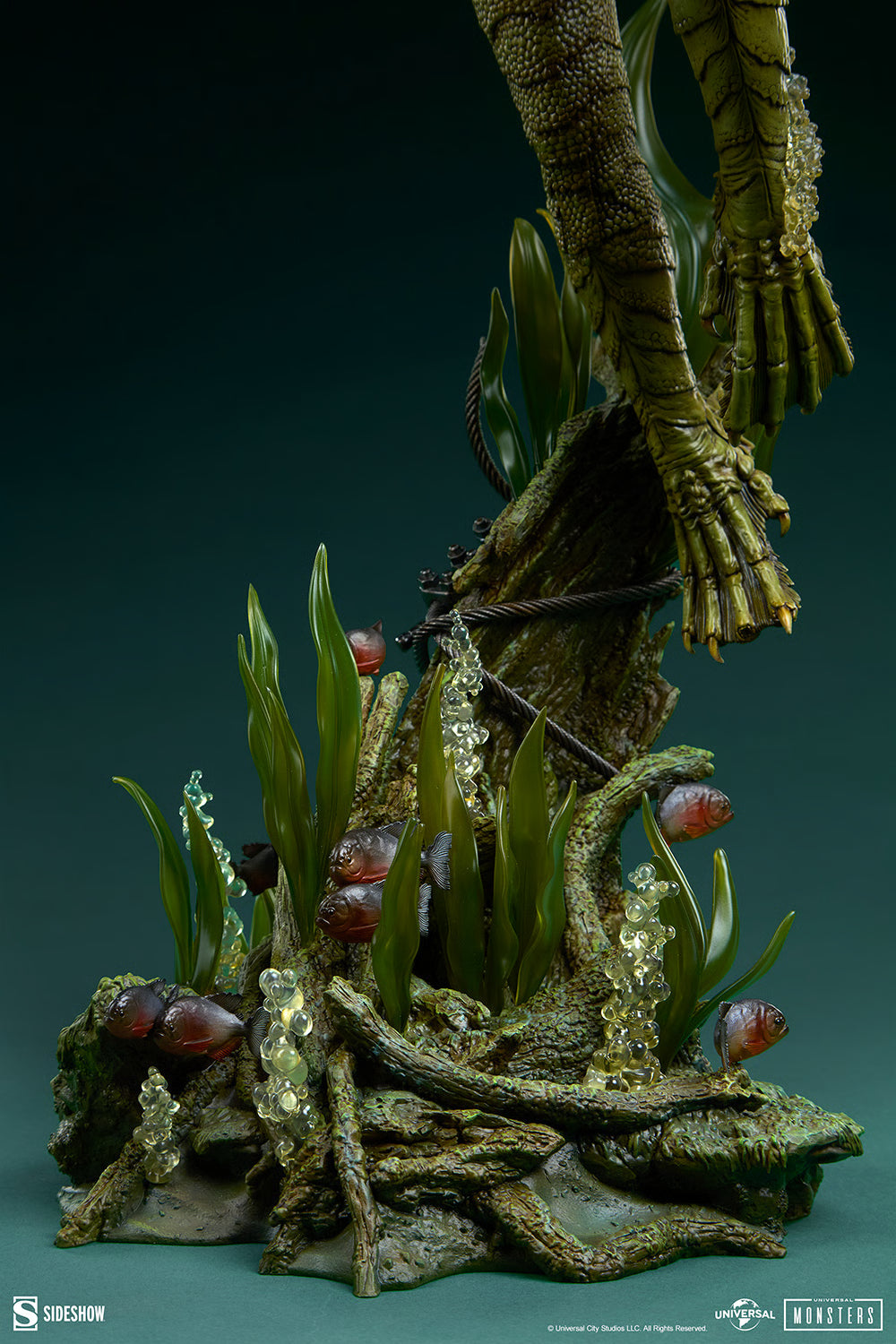 PRE-ORDER Sideshow Universal Monsters Creature from the Black Lagoon Premium Format Figure