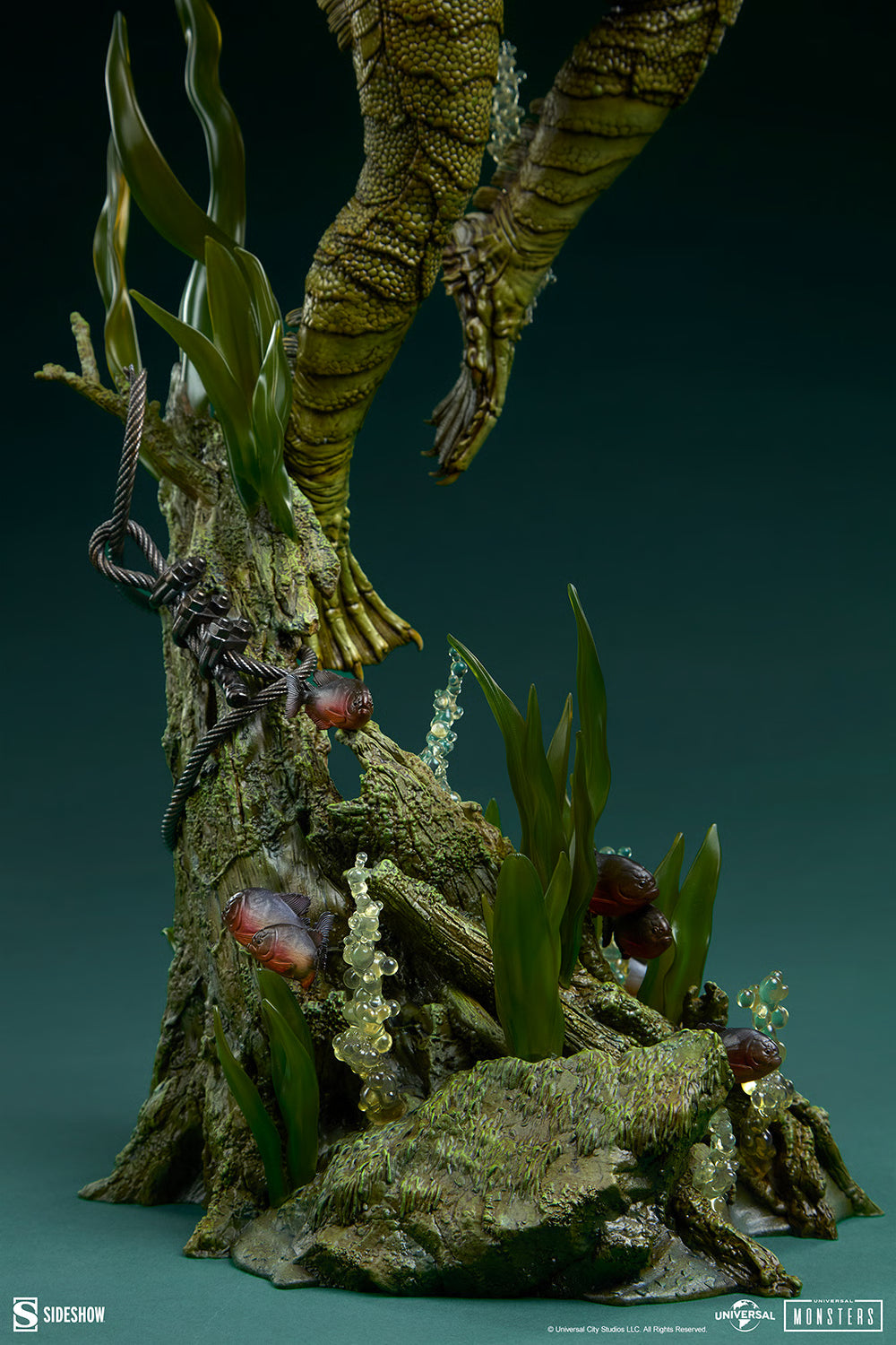 PRE-ORDER Sideshow Universal Monsters Creature from the Black Lagoon Premium Format Figure