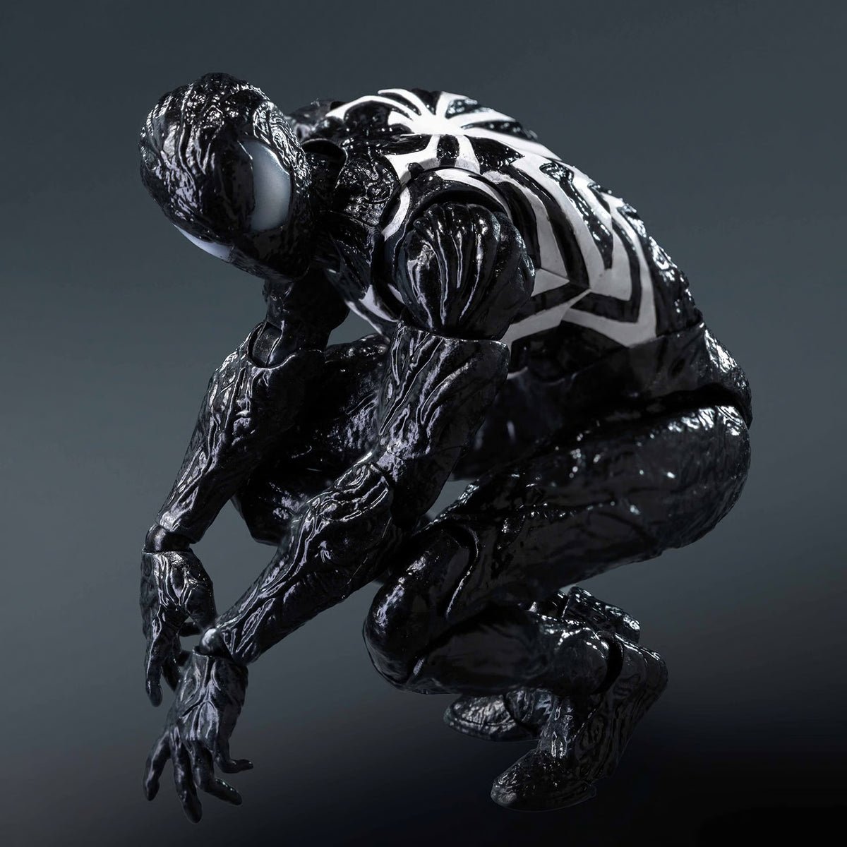 PRE-ORDER DLX Spider-Man Symbiote Suit (Peter Parker) Action Figure Threezero