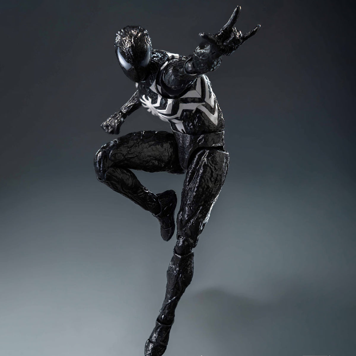 PRE-ORDER DLX Spider-Man Symbiote Suit (Peter Parker) Action Figure Threezero