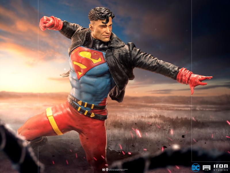 SUPERBOY 1:10 Scale Statue by Iron Studios