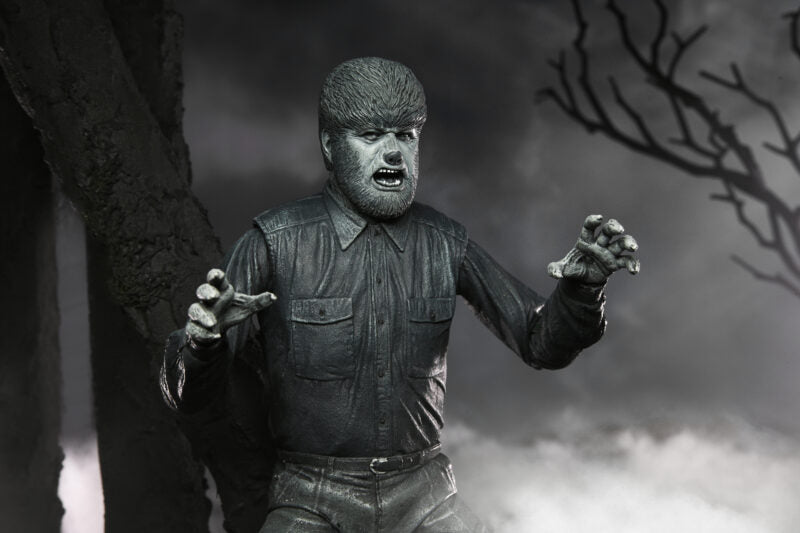 Universal Monsters Ultimate The Wolf Man (Black & White) Figure