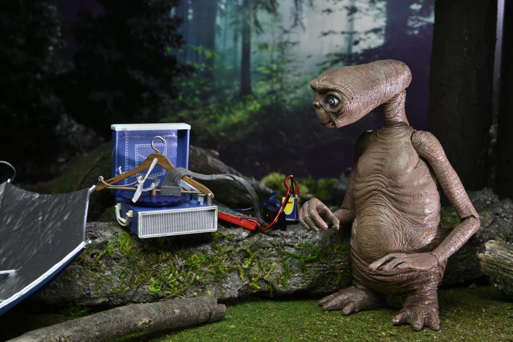 E.T. The Extra-Terrestrial 40th Anniversary Ultimate E.T. Deluxe Set